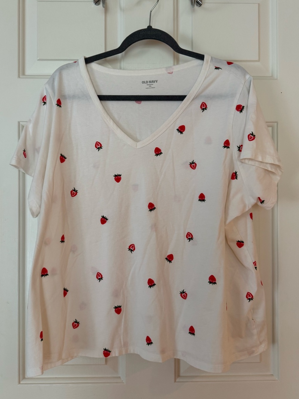 Old Navy Everywear V-Neck Strawberry T-shirt, XXL